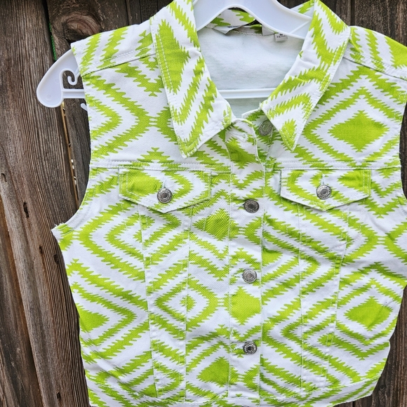 Cristal Vogue Green and White Geometric Vest Girls Size M - Picture 6 of 15